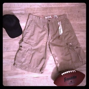 NWT Men’s Levi Cargo Shorts size 33